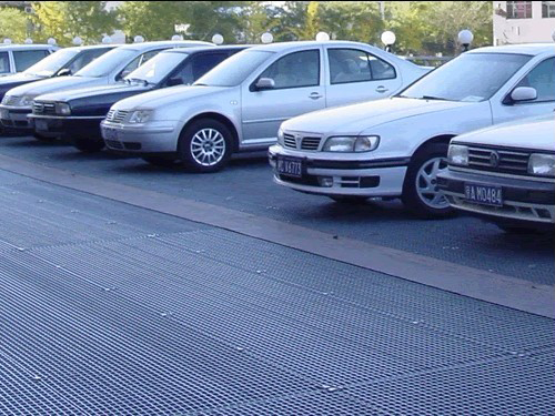 停车场<a href='http://gdhldb.com'>钢格栅</a>板